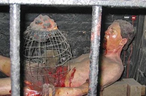 Ən vəhşi İŞGƏNCƏ ÜSULLARI: Qızların cinsiyyət orqanına, kişilərin isə... - FOTOLAR (18+)