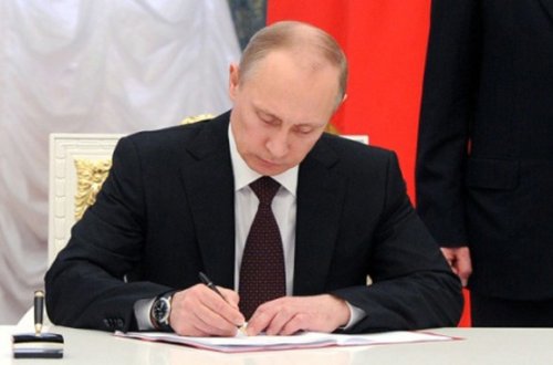 Putin Roma Papasını təbrik edib