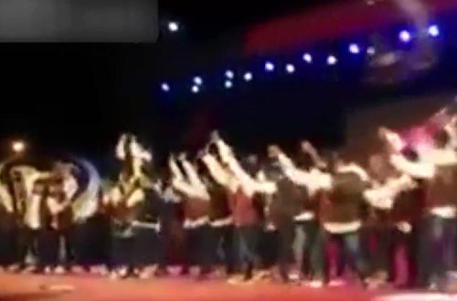 Səhnədə FACİƏ - Dəmir blok rəqqasələrin başına düşdü - VİDEO