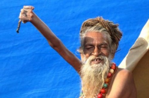 43 ildir ki, əli göydə qalan, çimməyən adam - FOTO/VİDEO