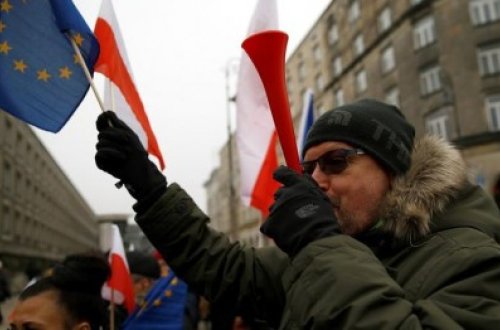 Polşada xalq ayağa qalxdı - FOTO