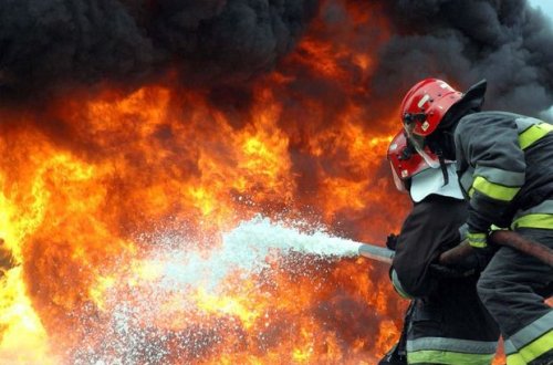 ABŞ-da benzindaşıyan maşın partlayıb: Ölən və yaralanlar var