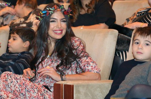 Leyla Əliyeva əkizləri ilə konsertdə - Fotolar