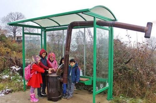 Türkiyədə avtobus dayanacağına soba quraşdırılıb – FOTO