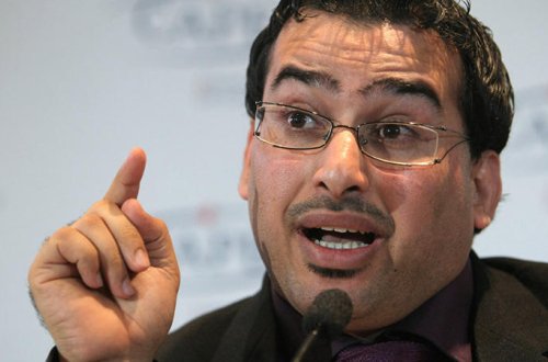 Corc Buşa ayaqqabı atan jurnalist başına gələnlərlə bağlı kitab yazdı – VİDEO