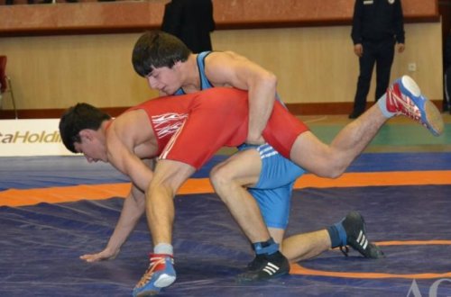 Güləşçilərimiz Dağıstanda 5 medal qazandı