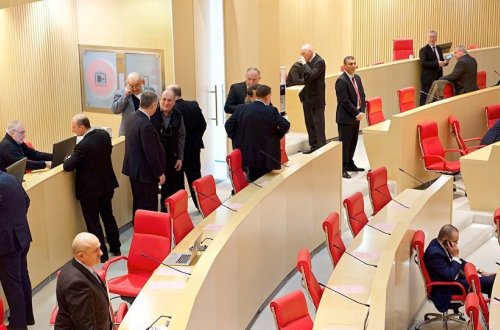 Marixuana istifadə edən deputatlar - SİYAHI