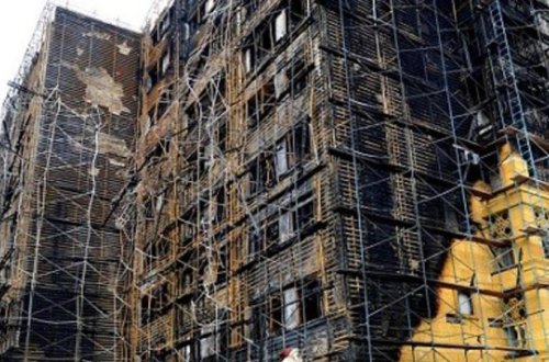 Prokuror yanan binaya görə tutulanlara cəza istədi