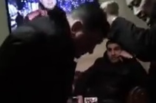 Sərxoş deputat həmkarını qonaqlıda döydü – VİDEO