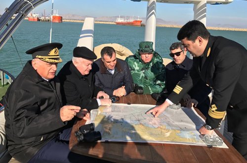 Qərargah rəhbərliyi Xəzərdə - Neftçilər axtarılır