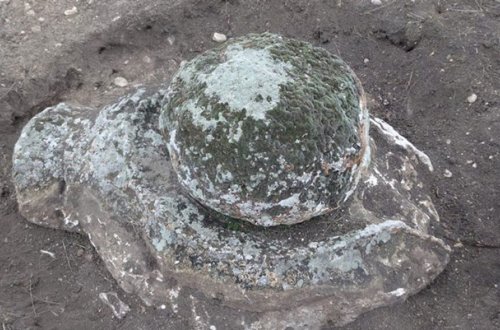 Ermənilər Qarabağda daş plitələr tapıblar - Fotolar