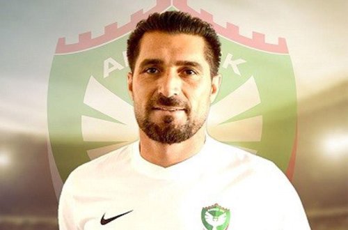 Toydan qayıdan futbolçu qəzaya düşdü, öldü