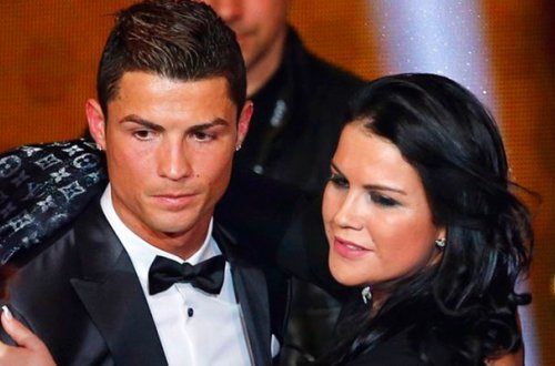 Ronaldo bacısı ilə danışmır - Seks qalmaqalı