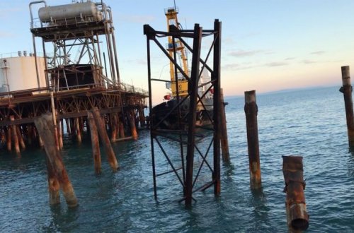 Qərargah:Estakadanın qalıqları arasında itkin düşmüş neftçilərin olduğu ehtimal edilir