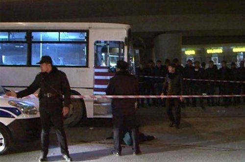 Avtobus üç piyadanı vurdu, ölən var