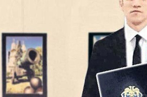 Səfiri güllələyən qatilin yaxasındakı nişanın SİRRİ - FOTO