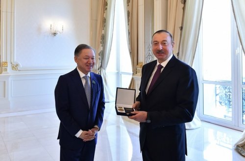 İlham Əliyev xüsusi medala layiq görüldü - FOTOLAR + YENİLƏNİB