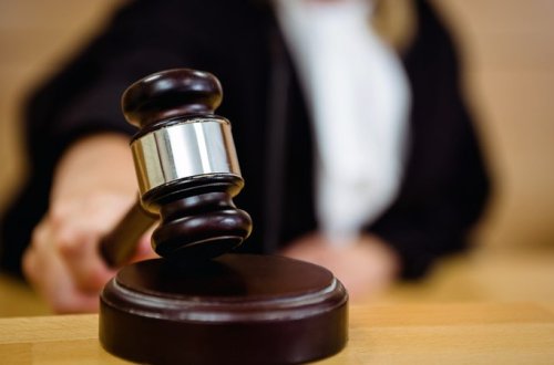 Prokuror 1 milyon manatlıq oğurluq edən şəxsi oğurlayanlara cəza istədi