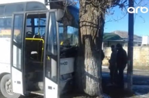 Azərbaycanda sərnişin avtobusu qəzaya uğradı - VİDEO