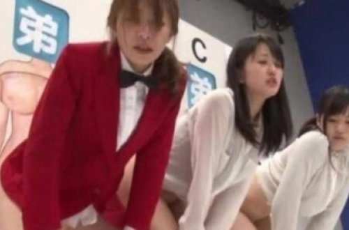 QƏRİBƏ YARIŞMA : Ər lütlənmiş arvadını bu yerinə baxaraq tanımalıdır - VİDEO