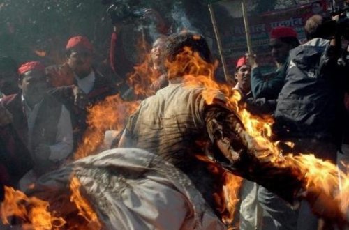 DƏHŞƏT! 48 yaşlı azərbaycanlı atanı oğlu ilə birgə diri-diri yandırdılar