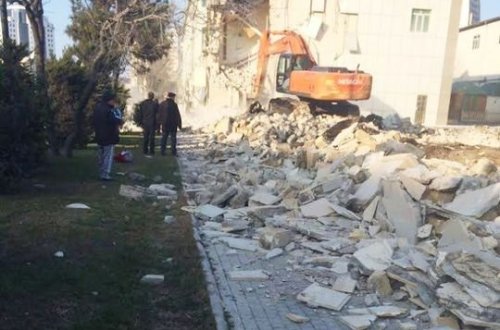 Bakıda otel sökülür: Hacıbala Abutalıbov hadisə yerində – FOTOLAR