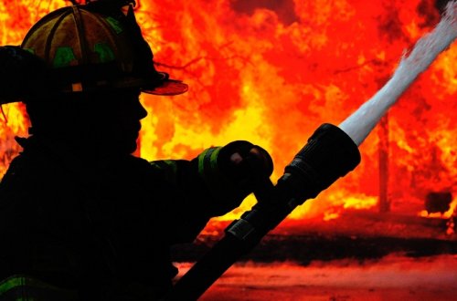 Astarada 5 otaqlı ev yanıb