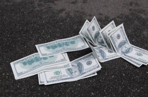 “Qara bazarda” dollar bahalaşıb