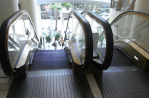 “Metropark”da HƏYƏCANLI ANLAR: 6 yaşlı qızın barmağı qopdu