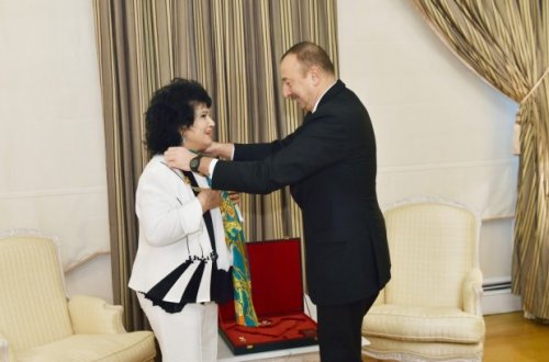 Prezident Zeynəb Xanlarovaya orden verdi — YENİLƏNİB