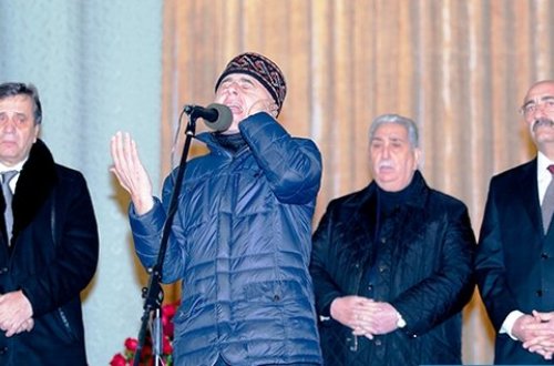 Alim Qasımov Ağaxan Abdullayevin dəfnində elə muğam oxudu ki ... VİDEO