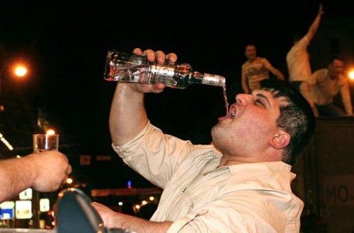 Araqdan ölənlərin sayı 77-yə çatıb