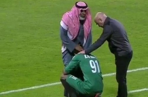 Anasına söydülər, atasının ayaqlarına düşüb yalvardı... - VİDEO