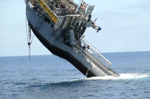 Futbolçuların olduğu gəmi qəzaya düşdü - 30 ölü