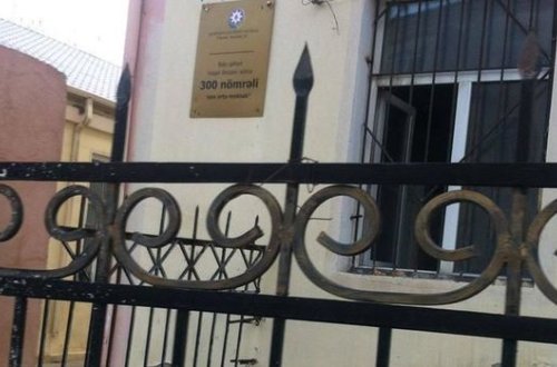 Bakıda damı olmayan orta məktəbdə acınacaqlı vəziyyət – FOTO