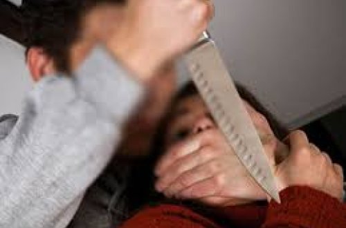 Bakıda kişi sevgilisini bıçaqladı