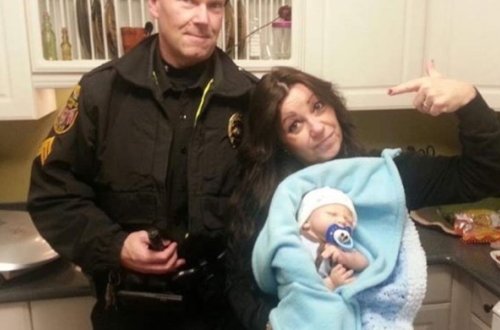 Uşaq alveri ilə bağlı çağırılan polis gördüyü mənzərədən dəhşətə gəlib- FOTOLAR