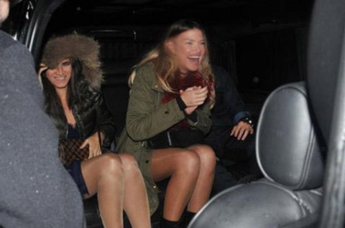 İş adamının oğlu əcnəbi gözəllərlə əylənərkən - FOTOLAR