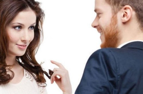 Kişilər qadınların sinəsinə, qadınlar isə...