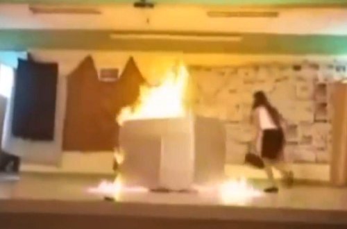 Ehtiyatsızlıq: iki şagird yandı - VİDEO