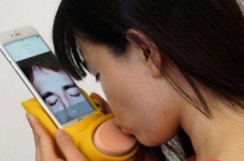 Artıq istədiyiniz insanı uzaqdan öpə biləcəksiniz - FOTO