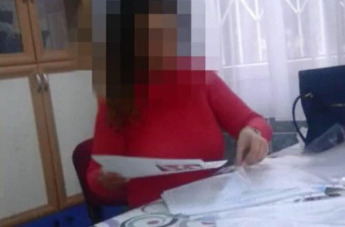 Məktəbdə BİABIRÇILIQ: müəllim qızın şalvarını çıxardıb sinifdə gəzdirdi - VİDEO - FOTO