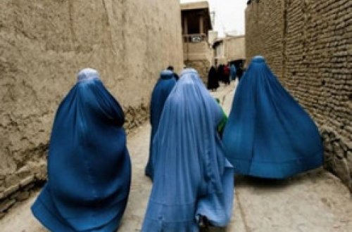 VƏHŞİLİK! Dükana tək gedən qadının başını kəsiblər - Əfqanıstanda