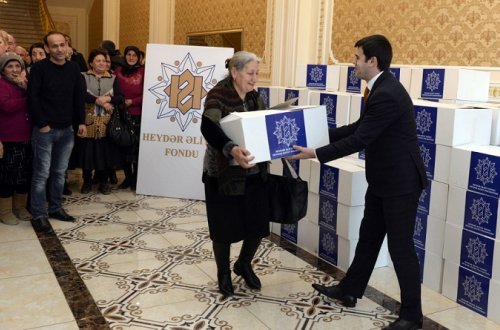 Heydər Əliyev Fondu 165 min ailəni sevindirdi - Fotolar