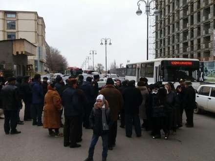  11 binanın istilik sistemi kəsildi: Sakinlər etiraz aksiyası keçirdilər - VİDEO, FOTOLAR
