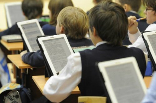 Elekton dərsliklərin sayı 188-ə çatdırılıb