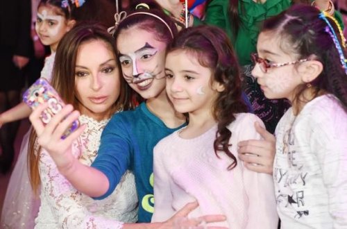 Birinci xanım qızları ilə şənlikdə – FOTO