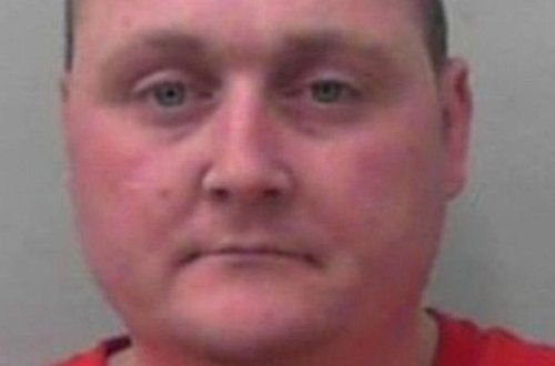 Məscidin qapısına donuz basdırması qoyan ingilis öldü