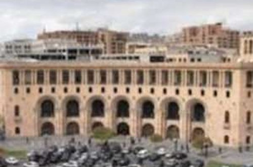 Erməni mediası “saç yolur, üz cırır”