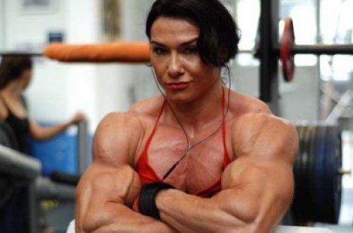 Bədən quruluşu ilə hər kəsi çaşdıran qadın - fotolar